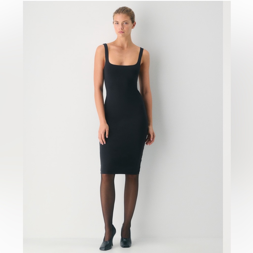 Aritzia- Contour Black Sleeveless Dress